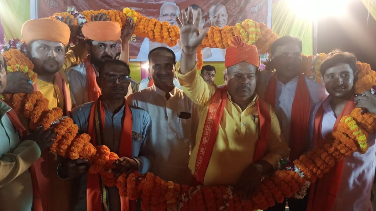 डुमरियागंज में खटिया बतकही से पूर्व विधायक ने भरी चुनावी हुंकार, हिंदू एकजुटता पर दिया जोर