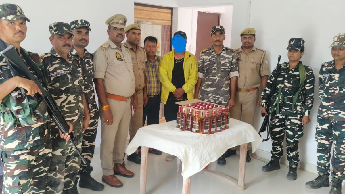 SSB की चौकसी से खुला खेल, बस से 33 बोतल अंग्रेजी शराब जब्त