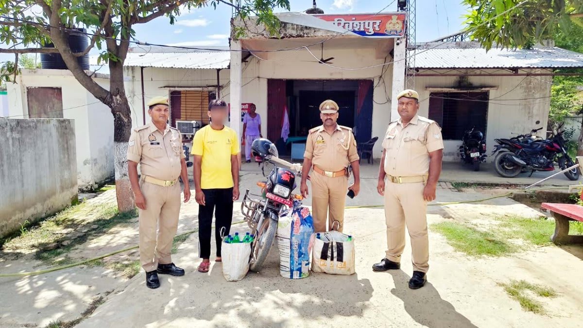 63.44 लीटर विदेशी स्प्राइट के साथ नेपाली तस्कर गिरफ्तार, बाइक भी जब्त