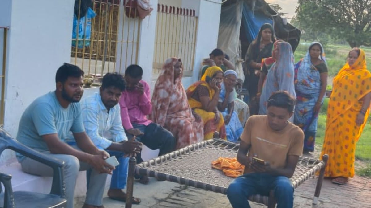 पति बचा, ट्रक के पहिए तले चली गई पत्नी की जान, मचा कोहराम 