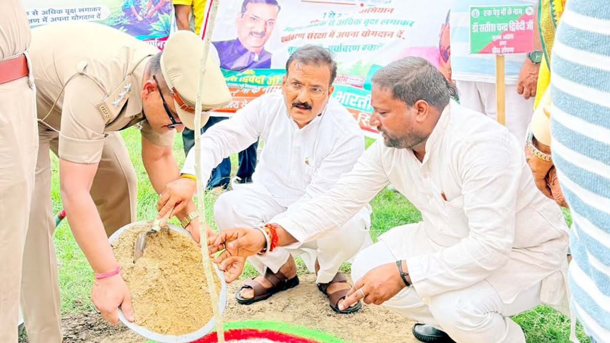 पूर्व मंत्री बोले- पौधा लगाना ही नहीं, उसे वृक्ष बनाना भी जिम्मेदारी
