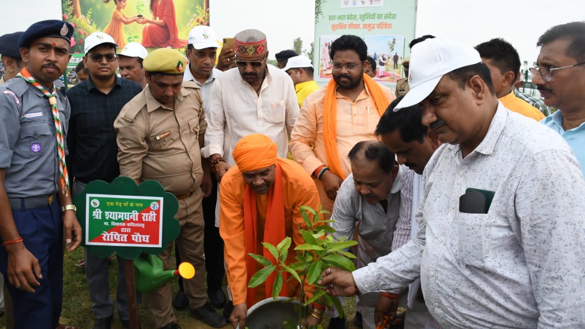  एक पेड़ मां के नाम' अभियान में लाखों पौधे रोपे