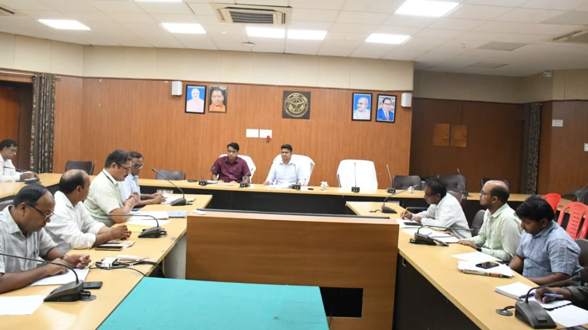  नए PACS गठन पर भी जोर: DM ने अफसरों को दिए सख्त निर्देश