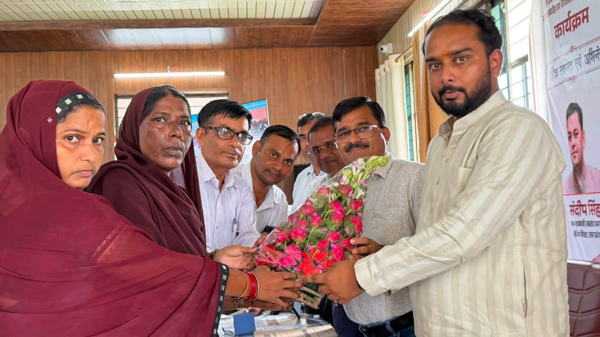  इटवा में पीएम पोषण योजना के तहत हुआ समारोह, चेयरमैन बोले - बच्चों के पोषण और स्वस्थ भविष्य की नींव मजबूत कर रही हैं रसोइया बहनें