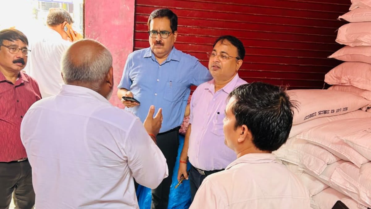  पांचों तहसीलों में छापेमारी, स्टॉक सीमा में मिला चीनी का भंडार