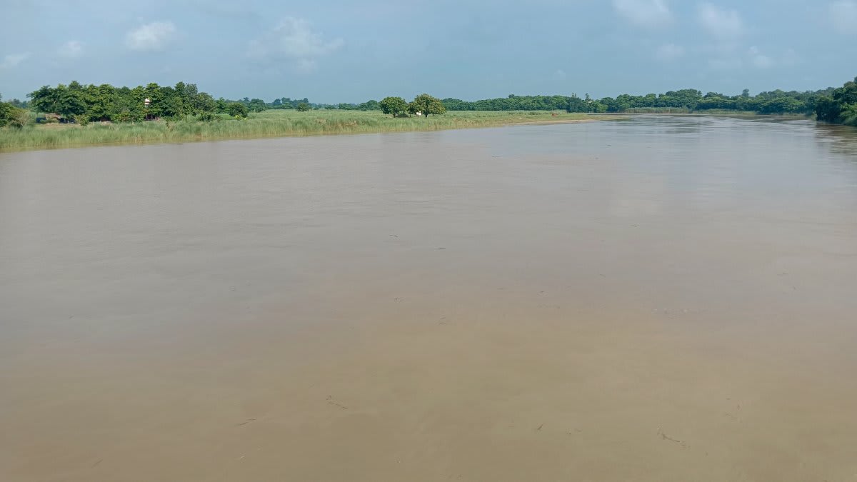  गौरा बाजार घाट पर पानी सामान्य, तटवर्ती गांवों में कहीं अचानक न बढ़ जाए जलस्तर की चिंता