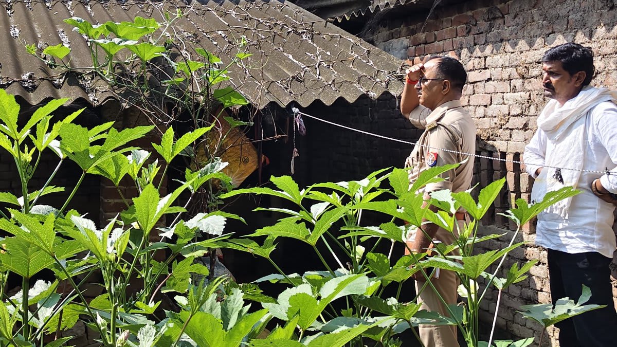  सेहुड़ा में चोरों ने पेटी-संदूक उड़ाए; 5 लाख के जेवर-नकदी चोरी, फॉरेंसिक टीम ने जुटाए साक्ष्य