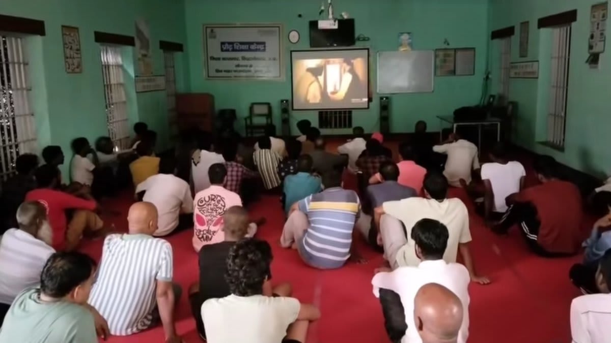  बंदियों की मांग पर यूट्यूब से कराया फिल्म का प्रदर्शन, भावुक दिखे कई बंदी