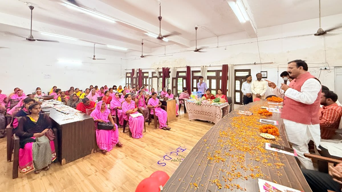  इटवा में मुख्यमंत्री का लाइव प्रसारण देखा, उत्कृष्ट कार्य करने वाली कार्यकत्रियां सम्मानित