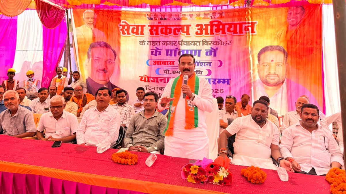  5 पीएम आवास लाभार्थियों को मिली घर की चाबी, पात्रों को आयुष्मान कार्ड भी बांटे
