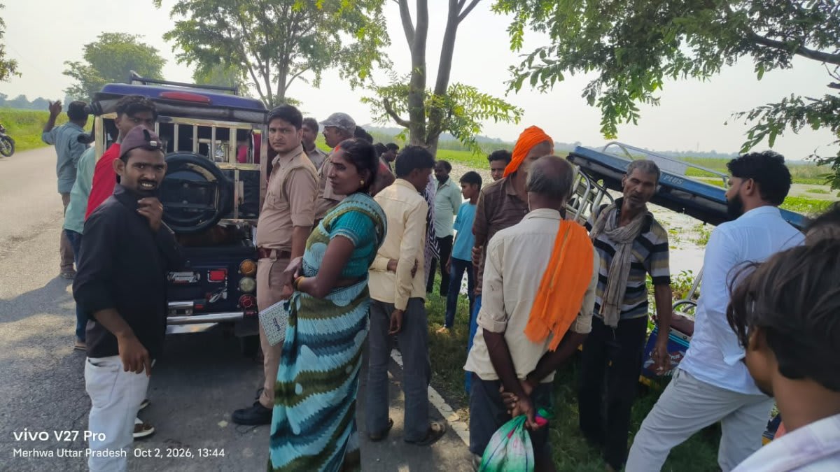  बाइक को बचाने में अनियंत्रित होकर सड़क से नीचे उतरा, चालक समेत 4 घायल; गहरे पानी में जाने से बचा