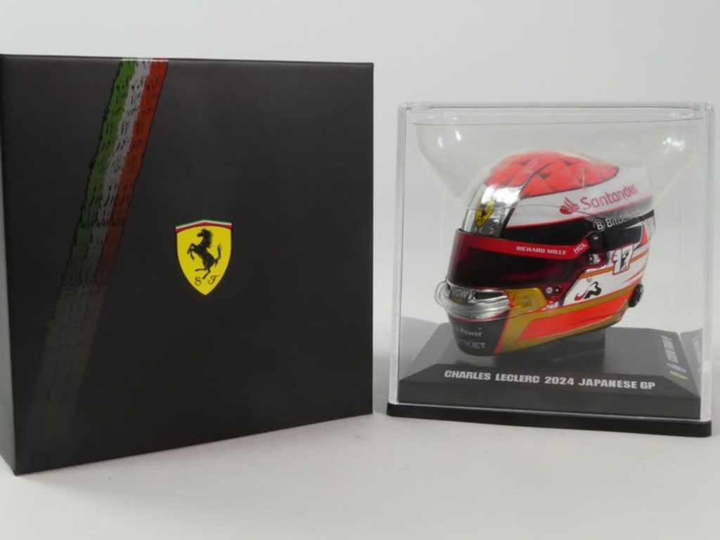 Casco Charles Leclerc 2024 GP Giappone Ferrari Official F1 LOOKSMART FERRARI scala 1-5