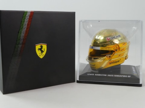 Casco Lewis Hamilton Ferrari Gold Edizione Singapore GP 2025 LOOKSMART