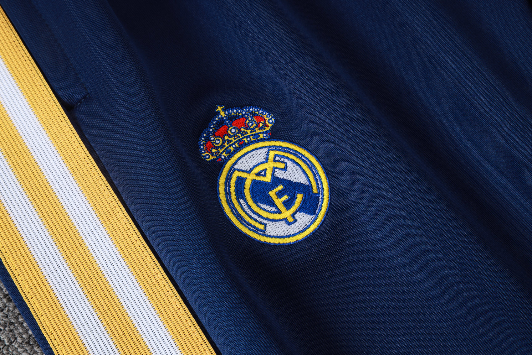 Real Madrid chandal 2026 miniatura 8