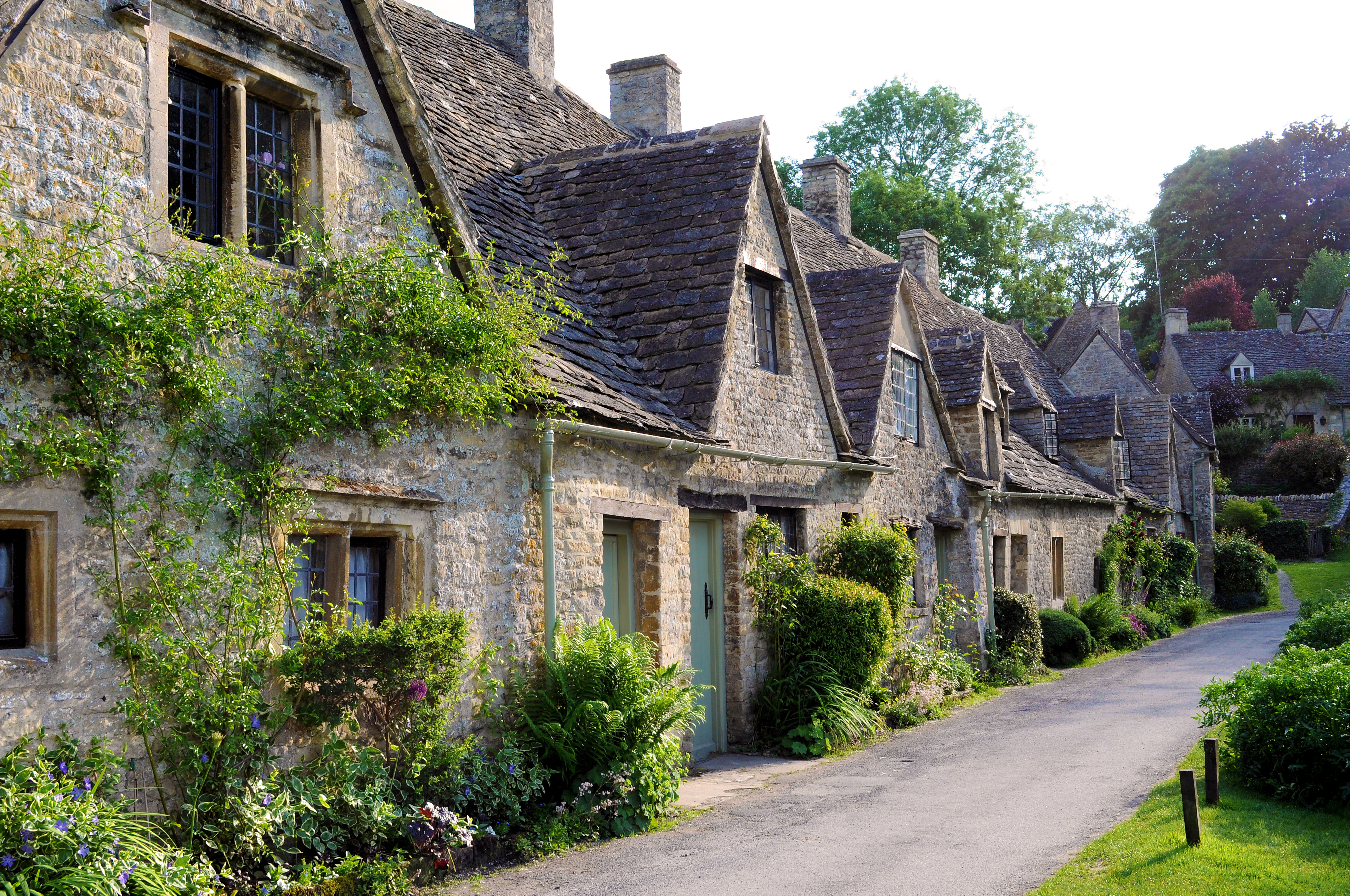 Heat Pumps in Listed Buildings: What’s Allowed and What Actually Works