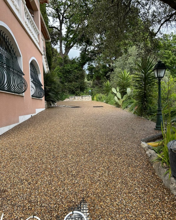 Finished resin-bound pathway