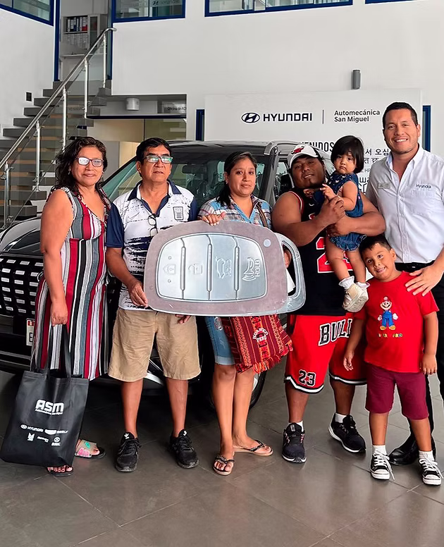 Cliente con su new CRETA Grand