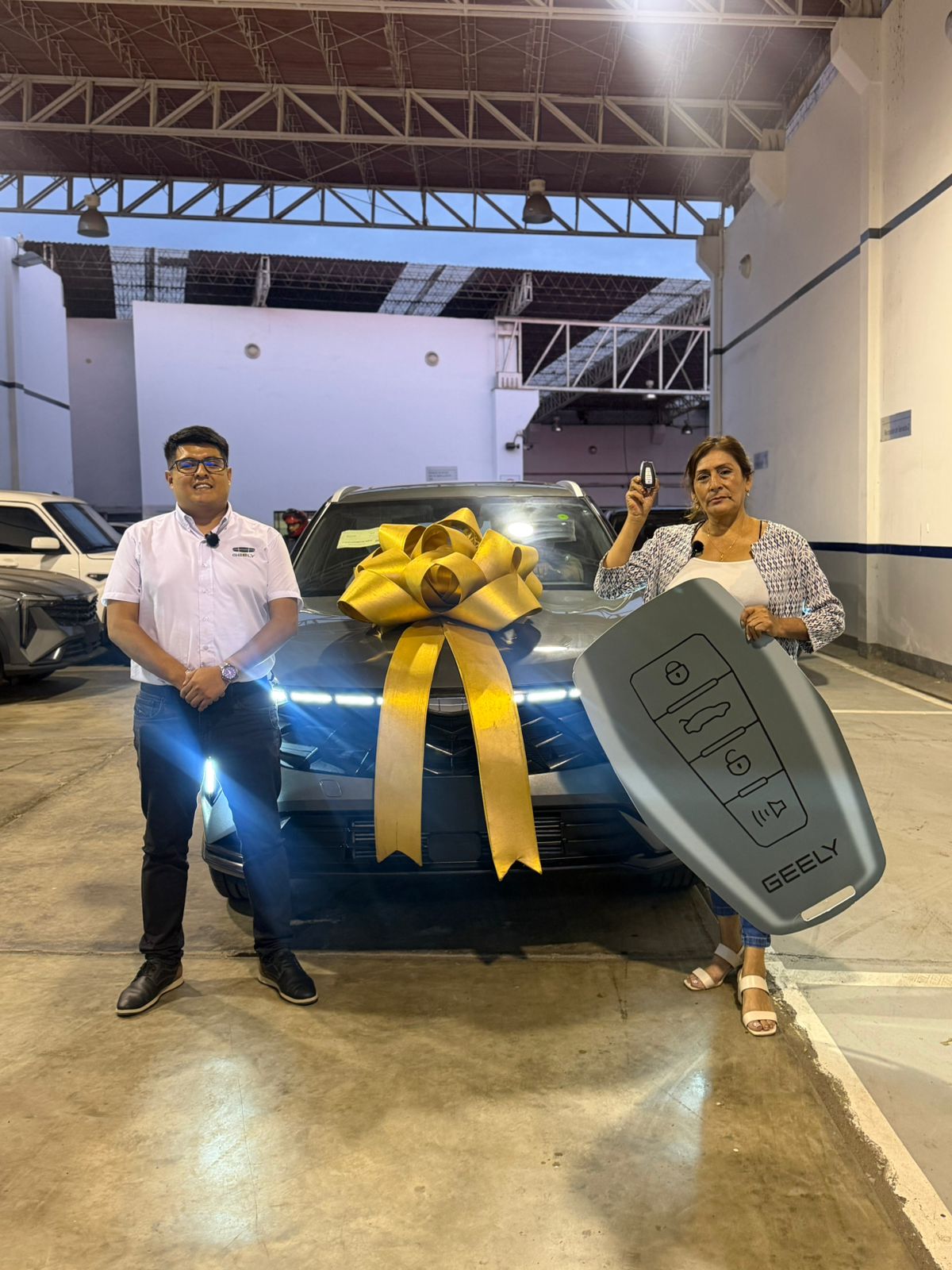 Cliente con su Geely Cityray
