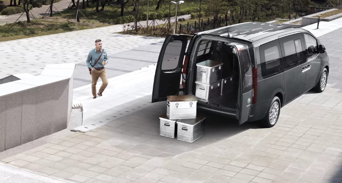 STARIA Cargo - vista principal