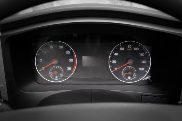 Cabina confortable con panel de instrumentos