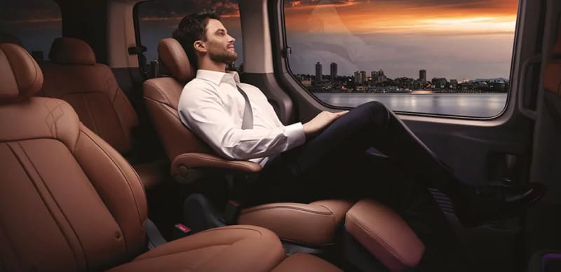 STARIA Minibús: espacio para lanzar tus planes a más