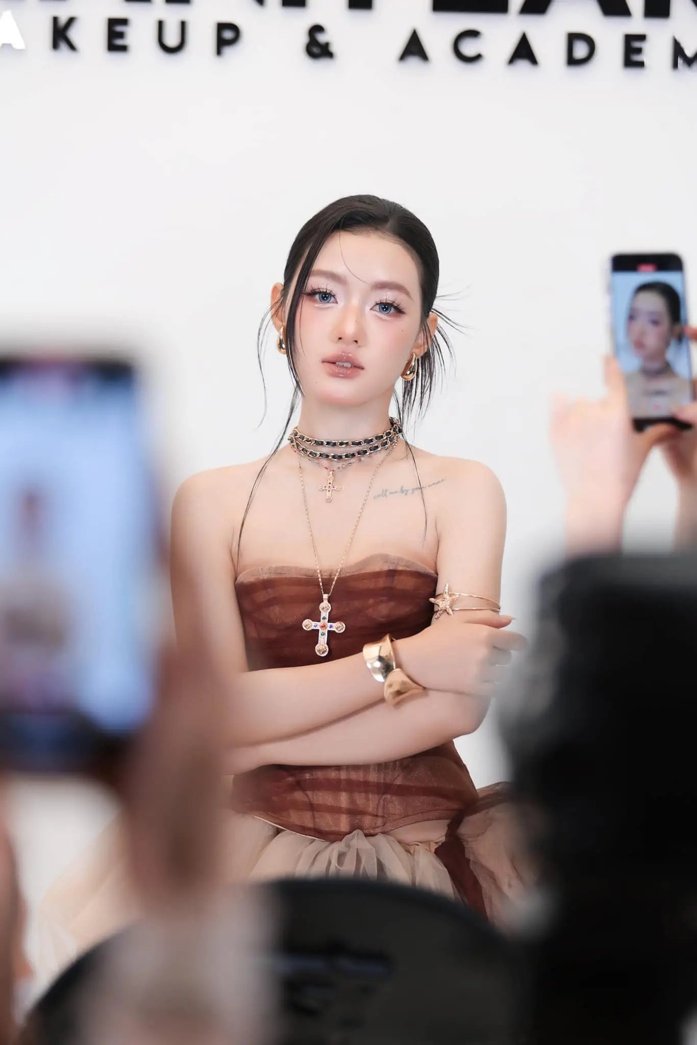 ky thuat danh mat cho makeup dep hoan hao 68e73e49f3cdf 68e73e4a875a5