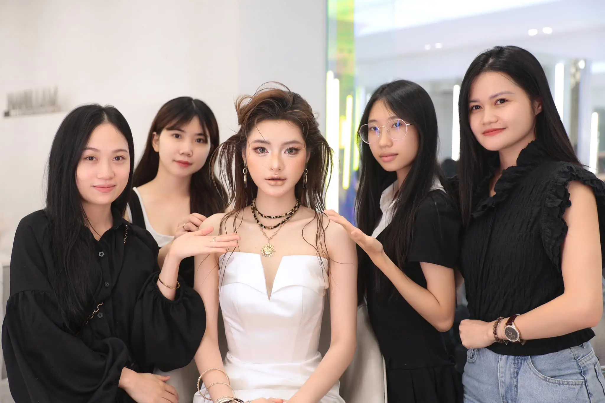 phu phan nen deu mau cho makeup dep tu nhien 68e741d1cae00 68e741d2656eb