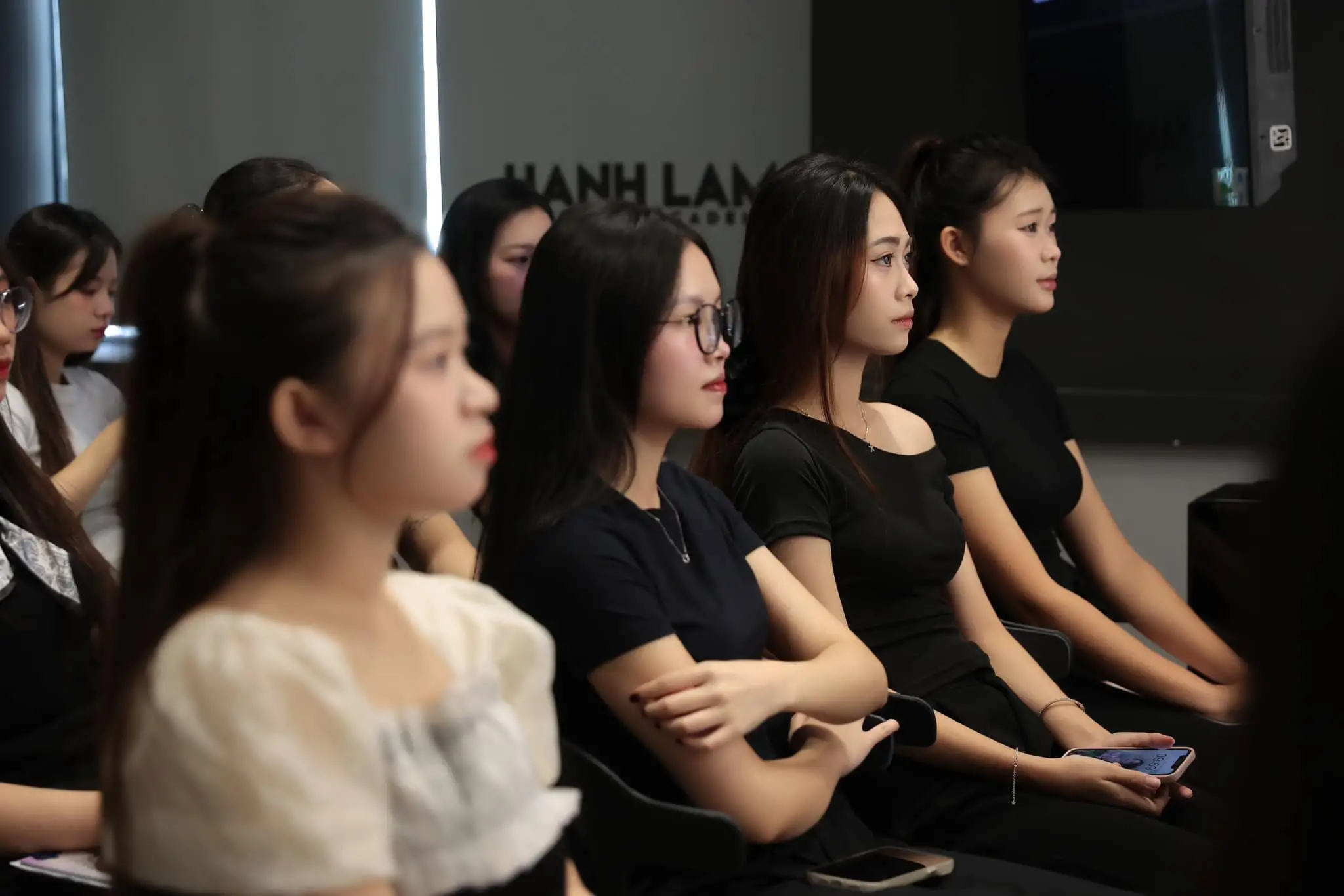 huong dan lua chon tone makeup di tiec phu hop tung loai da 6908c5fe5a701 6908c5fee7e0d
