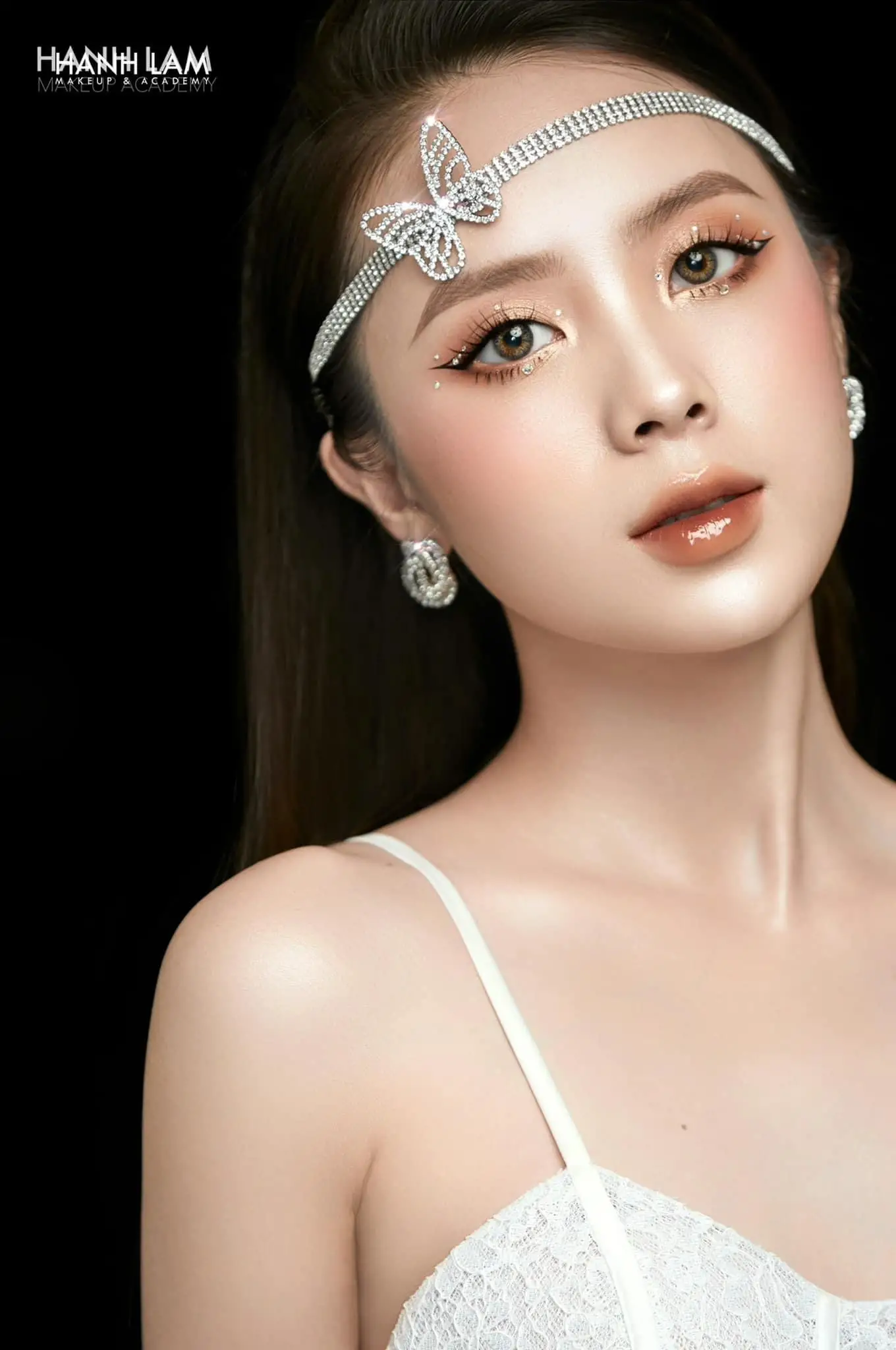 phu kien trang diem nhu cai toc hoa tai cho makeup co dau dep 69342aef049e9 69342aef9bd53
