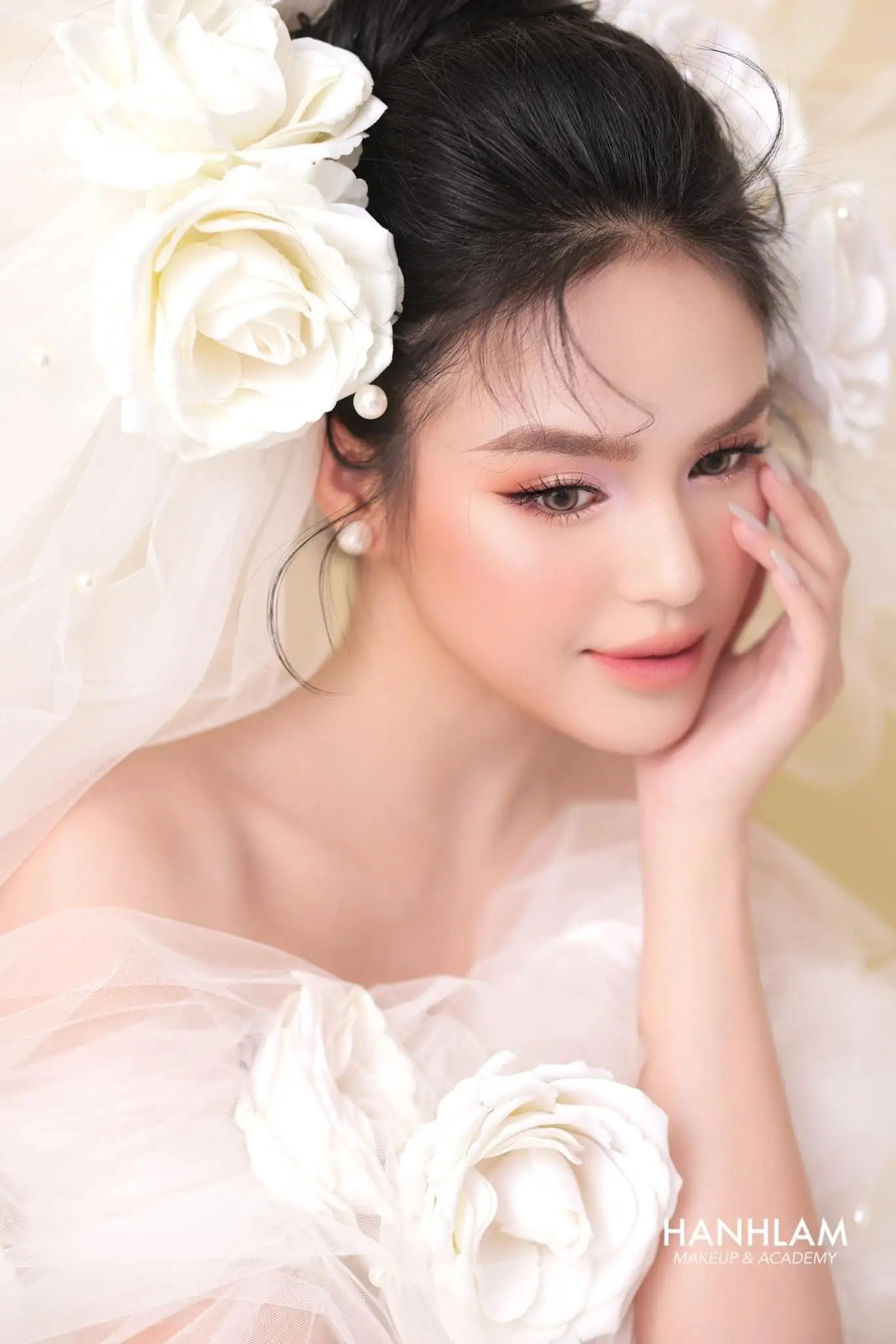 tim hieu ve dich vu makeup co dau chuyen nghiep 695f13f3149a5 695f13f39fdd4
