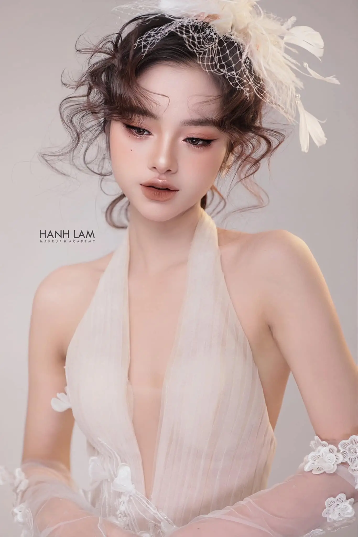 tim hieu ve dich vu makeup co dau chuyen nghiep 695f140b5da92 695f140beb86f