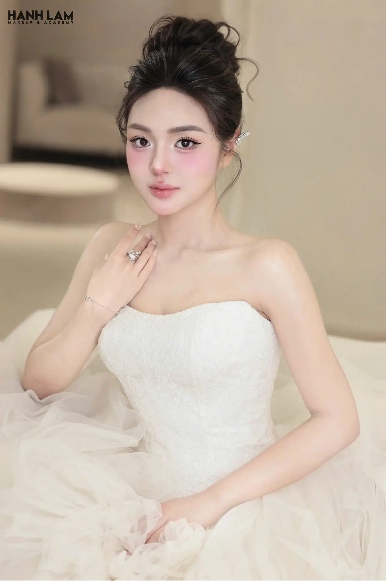 kham pha cac phong cach trang diem lap lanh cho tiec 6a0de0b9db006 6a0de0ba82af3