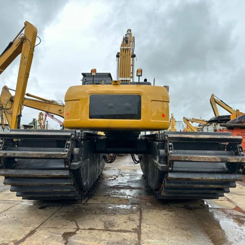 Amphibian Excavator 