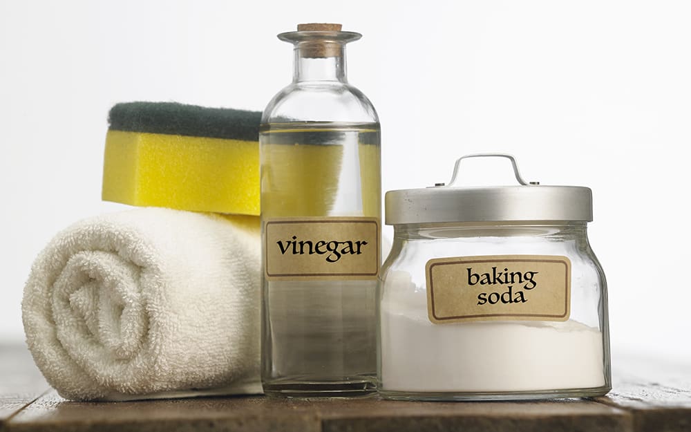 Restoring headlights using baking soda and vinegar