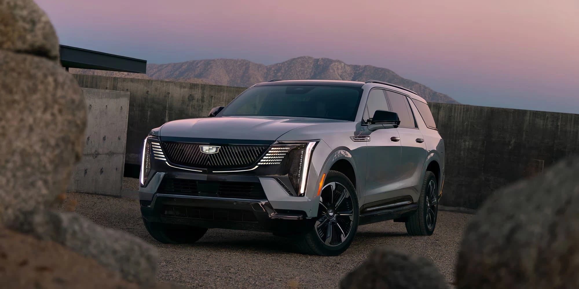 كاديلاك ESCALADE IQL 1