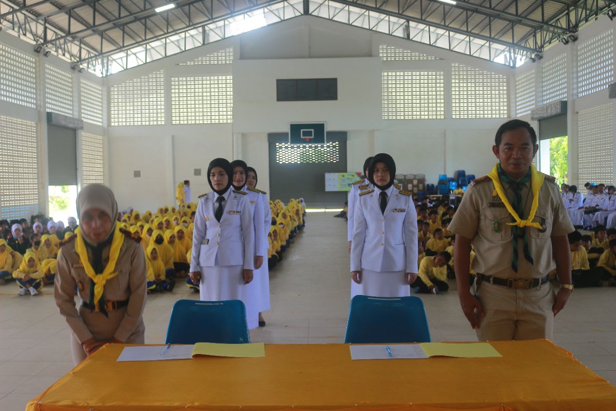 นางสาวอามีเน๊าะ ระสิหินิ