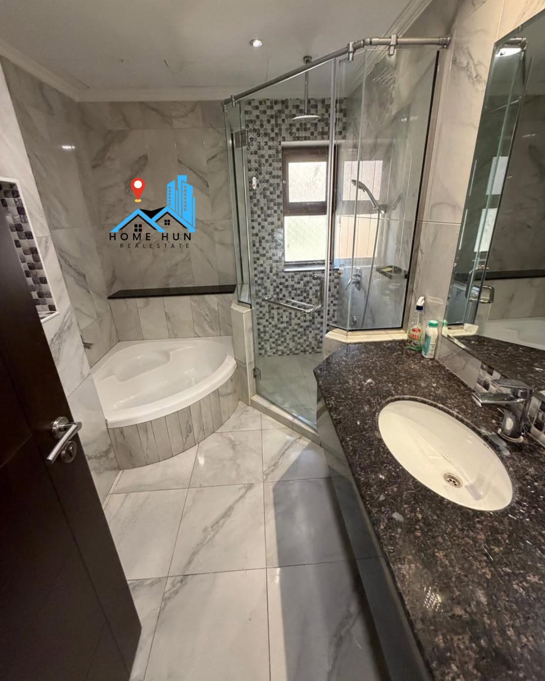 villa in Madinat Sultan Qaboos - 4