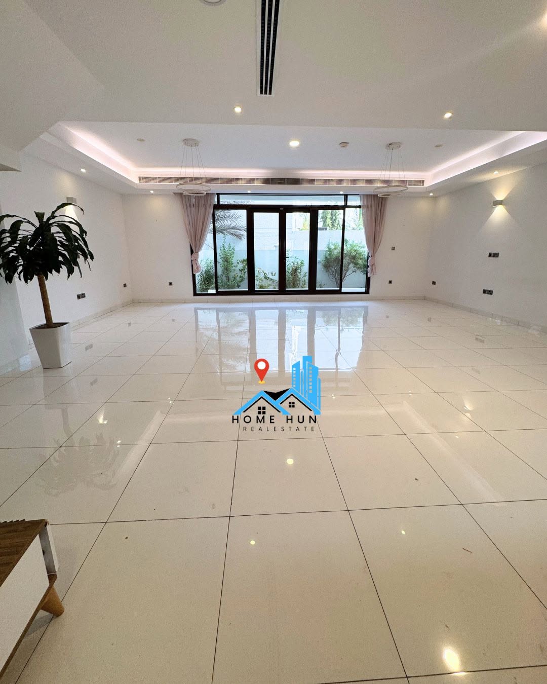 villa in Madinat Sultan Qaboos - 1