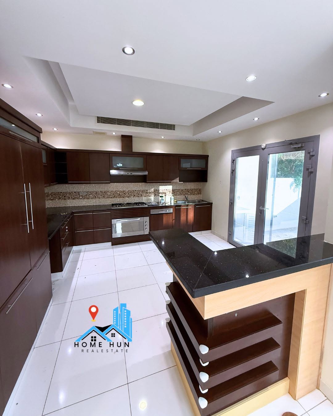 villa in Madinat Sultan Qaboos - 4