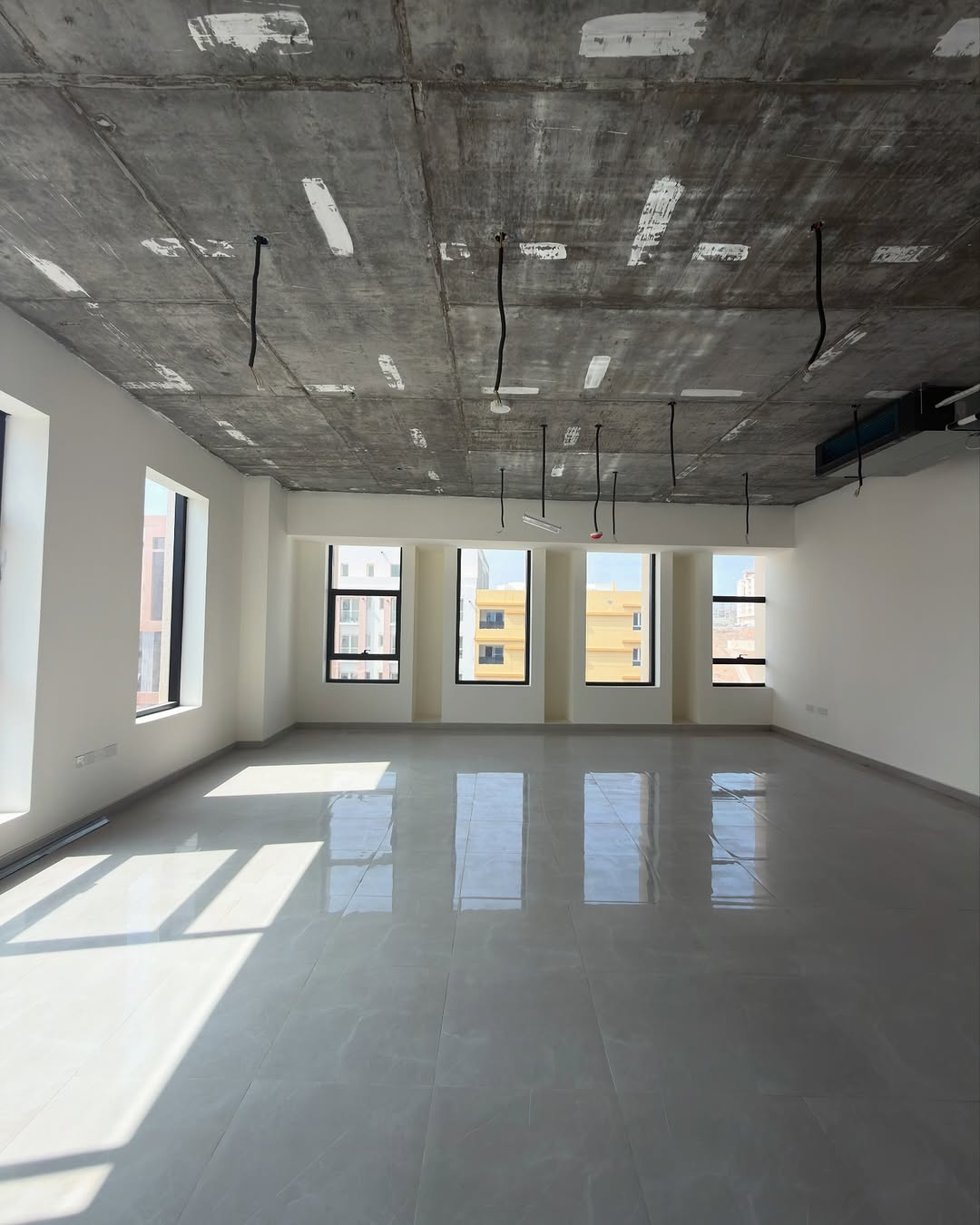 office in Al Khuwair - 1