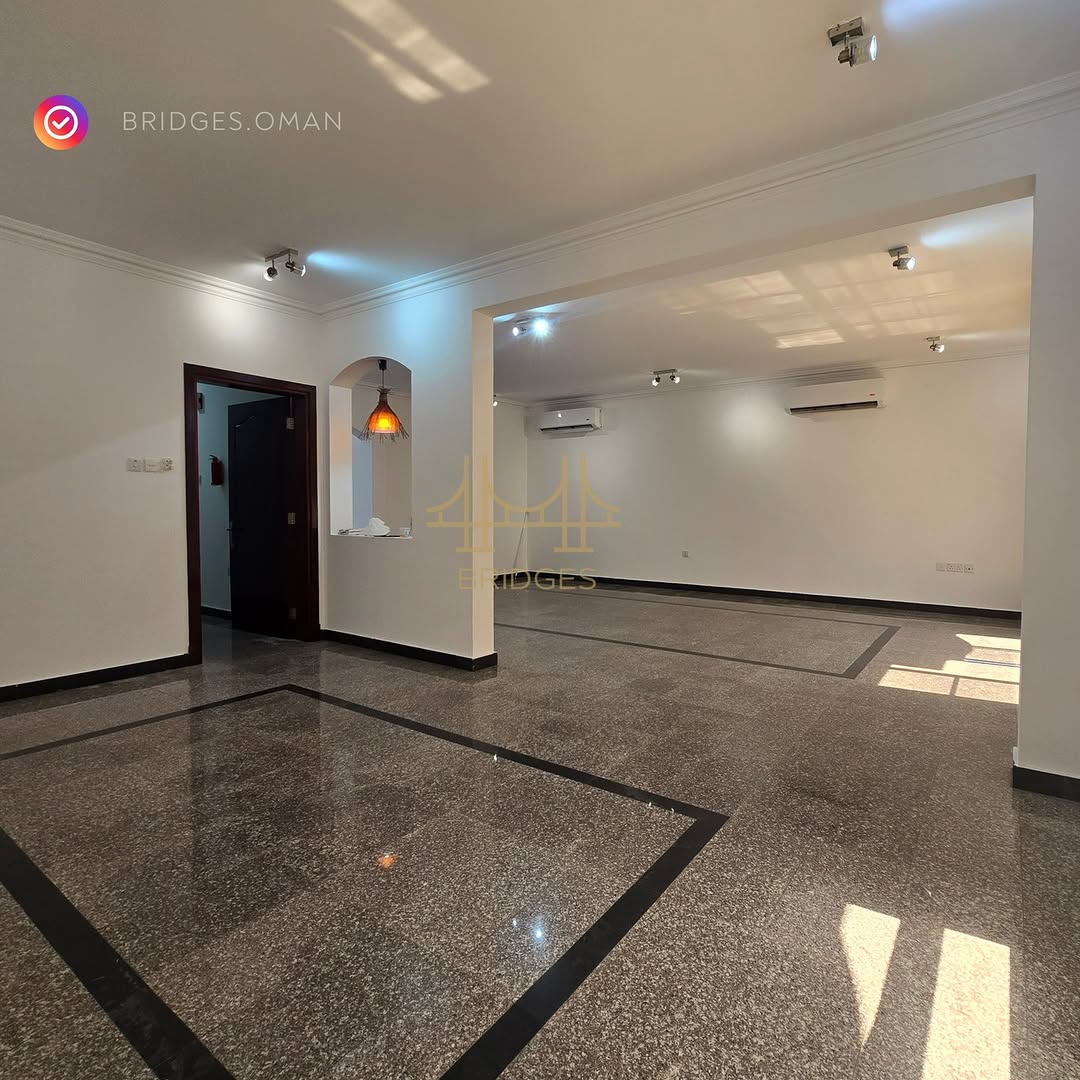 villa in Madinat Sultan Qaboos - 2