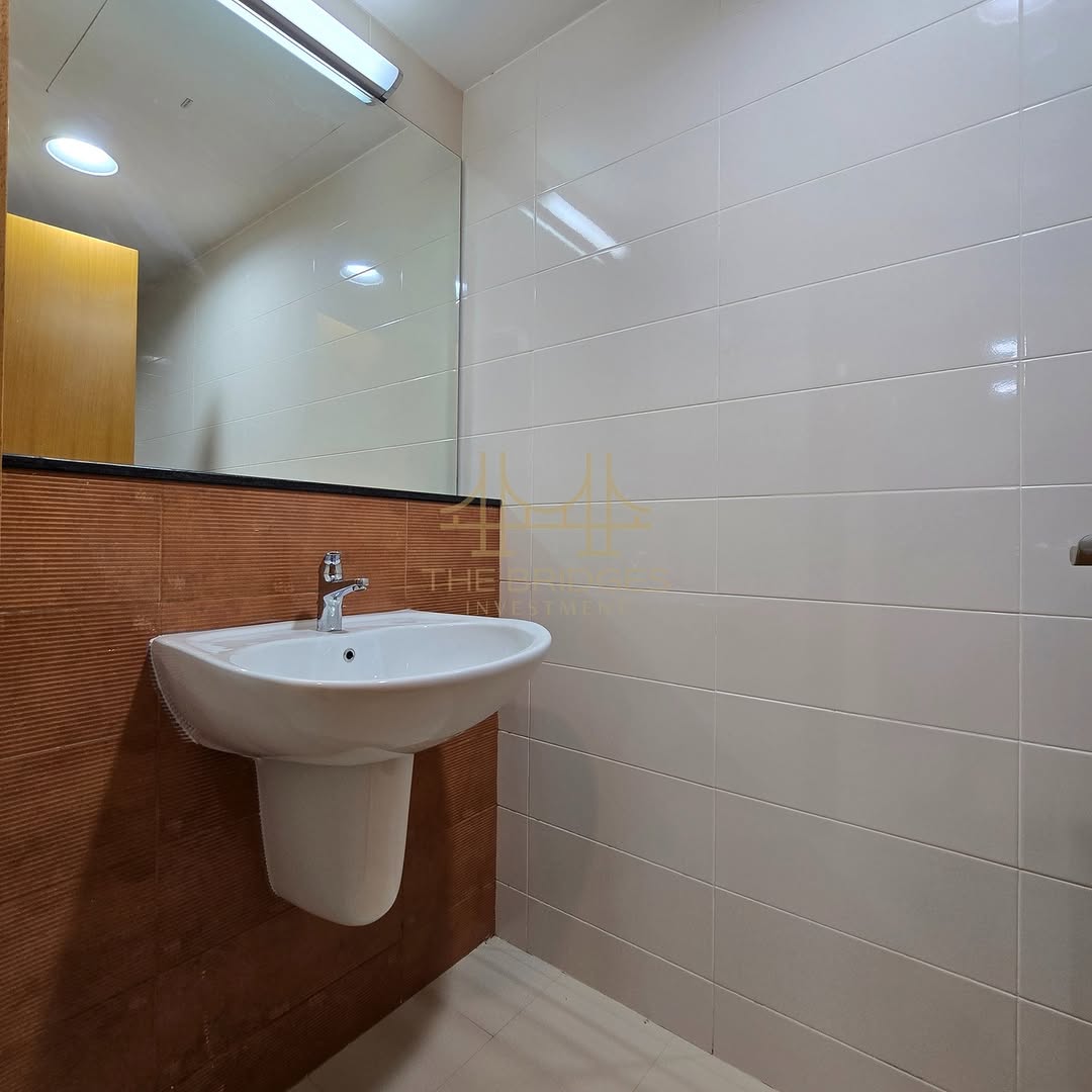 apartment in Al Khuwair - 4