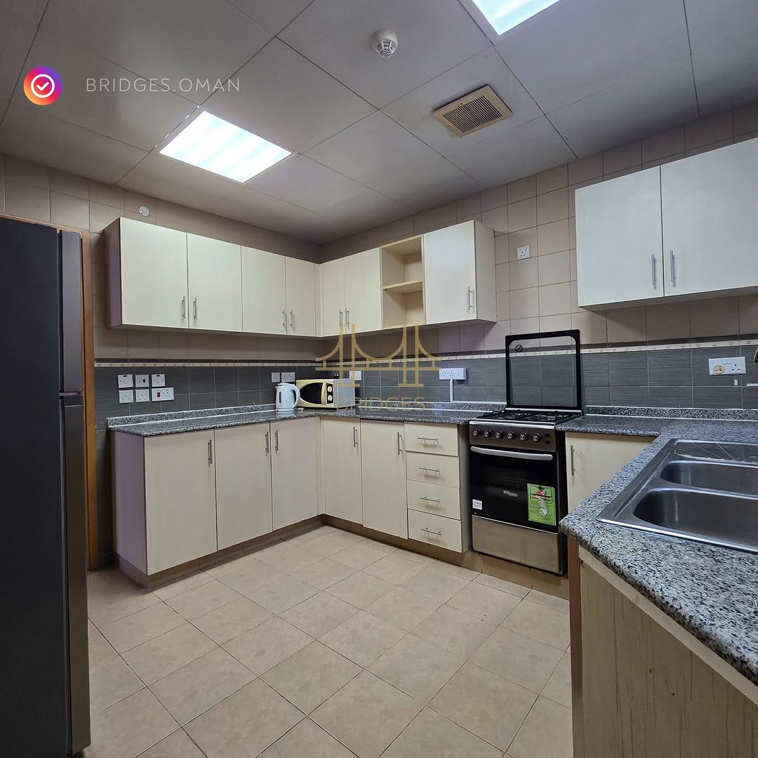 apartment in Shatti Al Qurum - 3