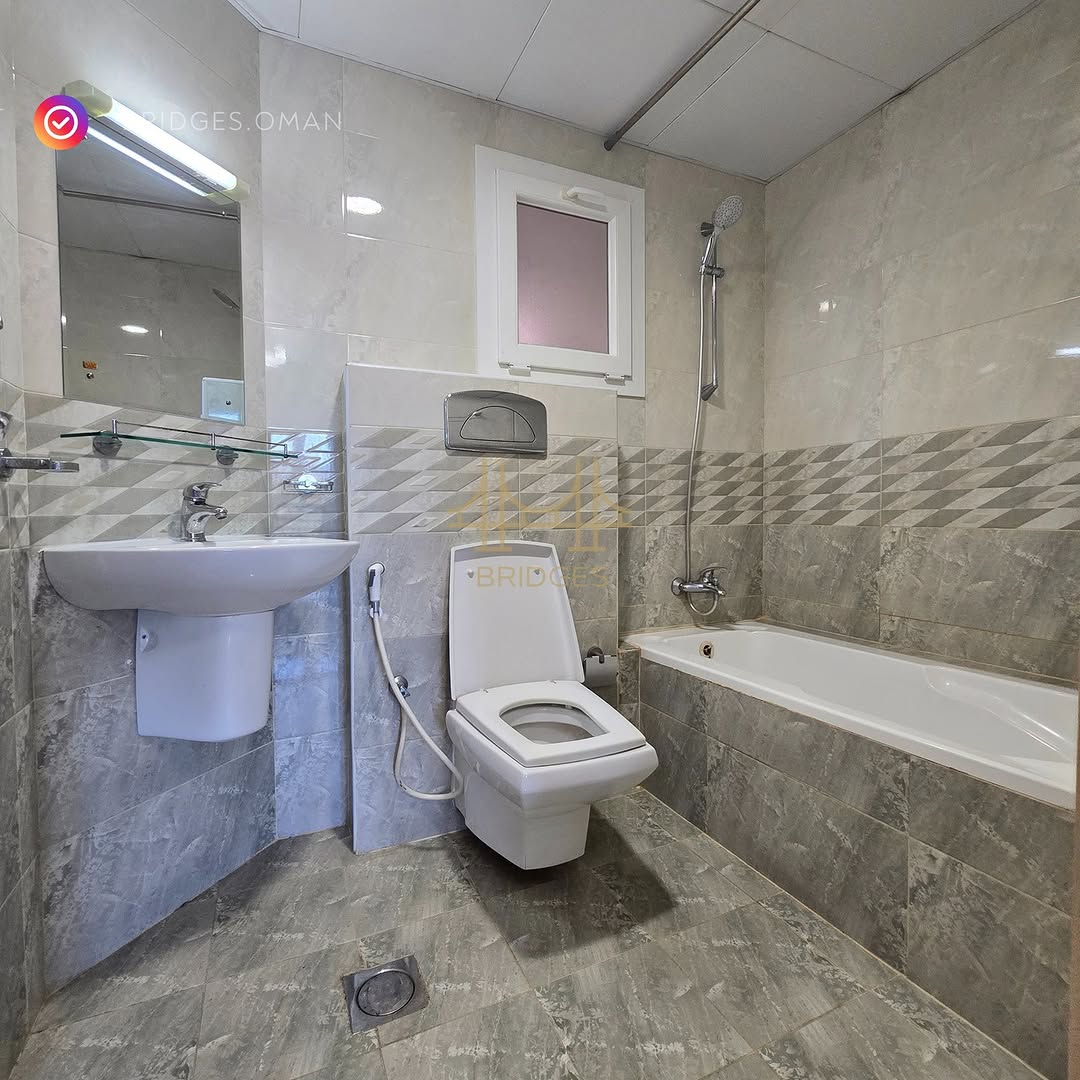 apartment in Shatti Al Qurum - 4