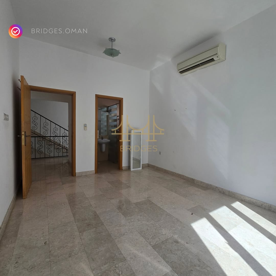 villa in Al Khuwair - 3