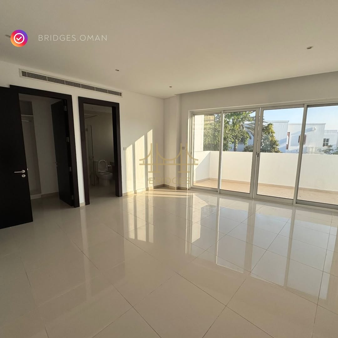 villa in Al Mouj - 4