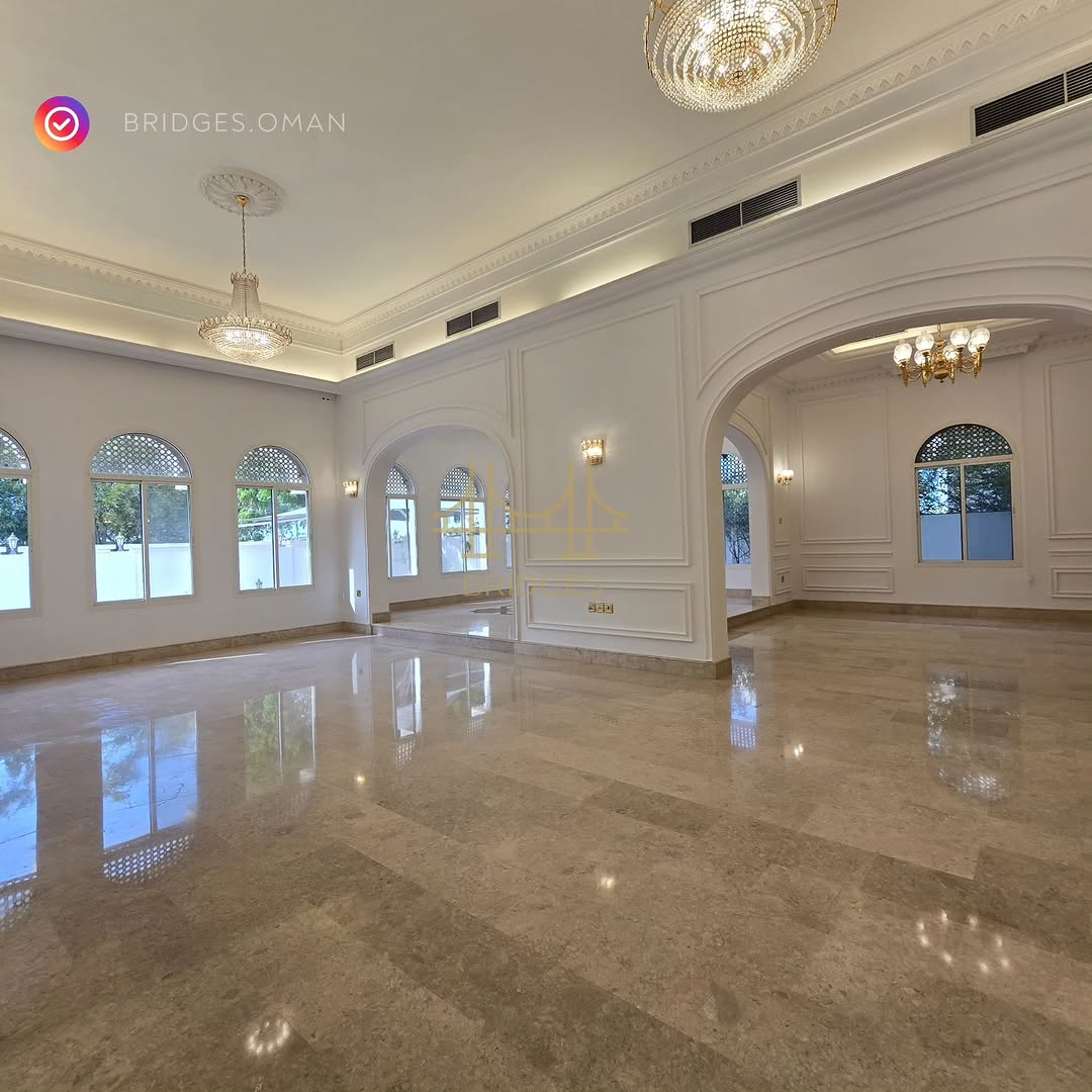 villa in Shatti Al Qurum - 2