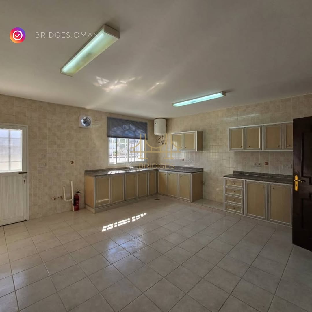 townhouse in Madinat Sultan Qaboos - 2