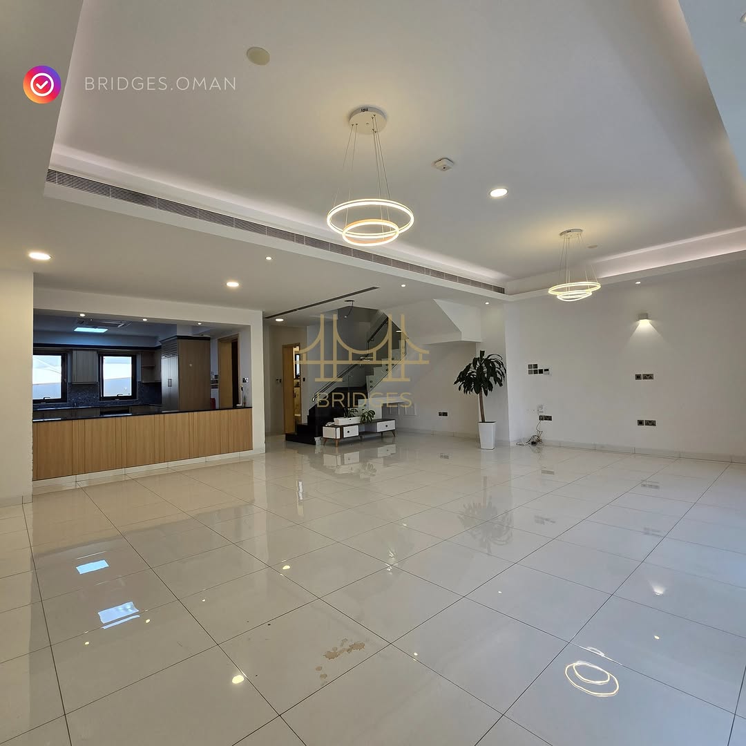 villa in Madinat Sultan Qaboos - 3