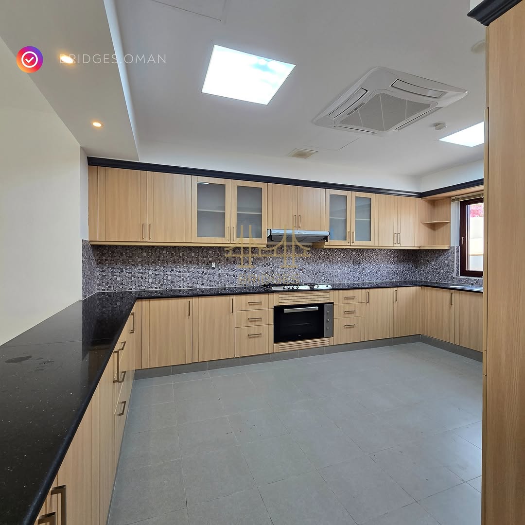 villa in Madinat Sultan Qaboos - 4